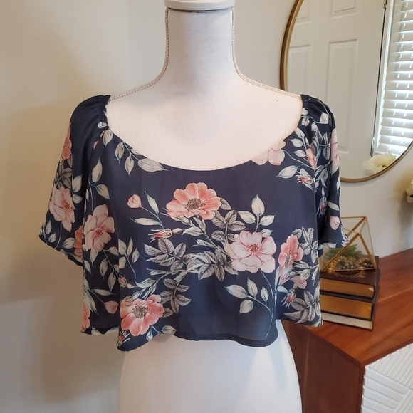Leith Large Floral Flowy Crop Top Off the Shoulder - Picture 1 of 7